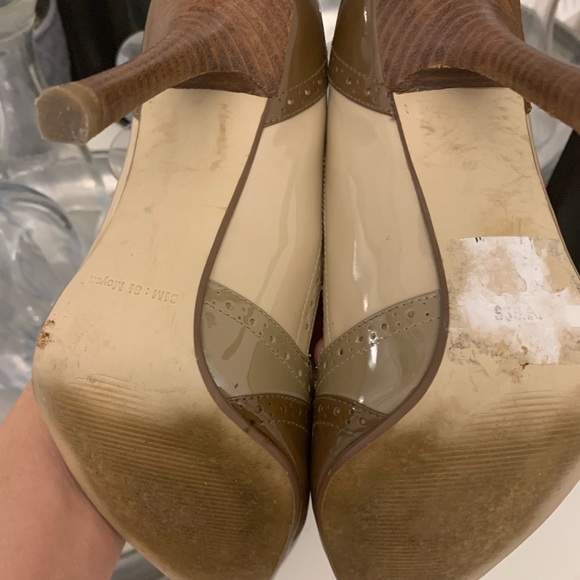 Guess like New Marciano gorgeous shoes9.5 2 tone patent leather . - Picture 7 of 10